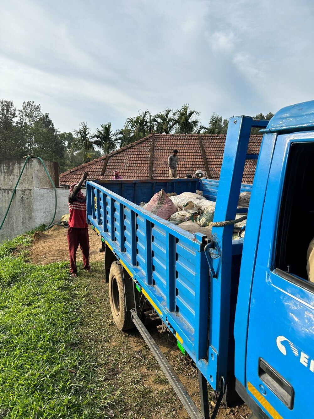 LKW mit Kaffeesäcken