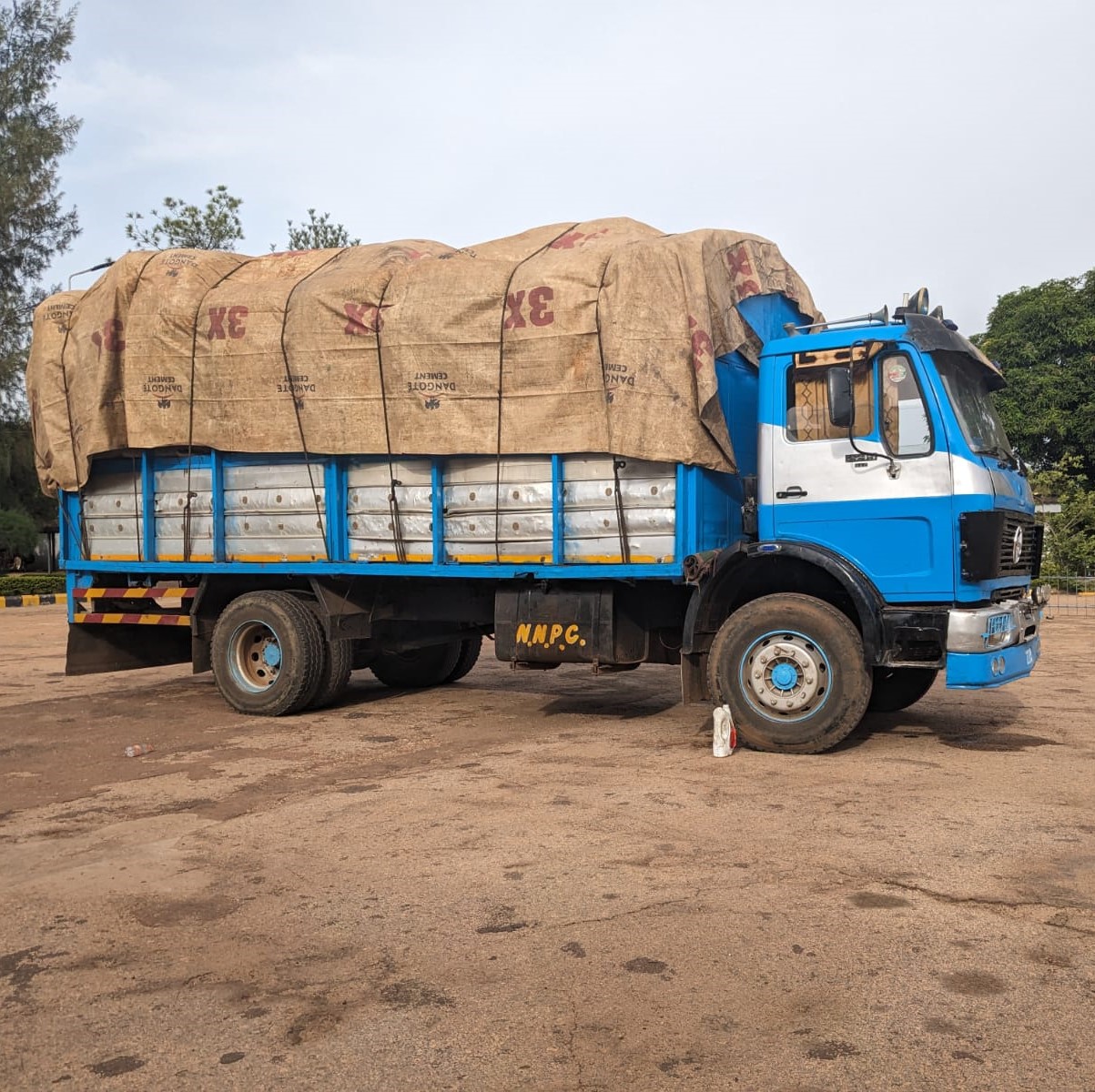 LKW beladen mit Ingwer